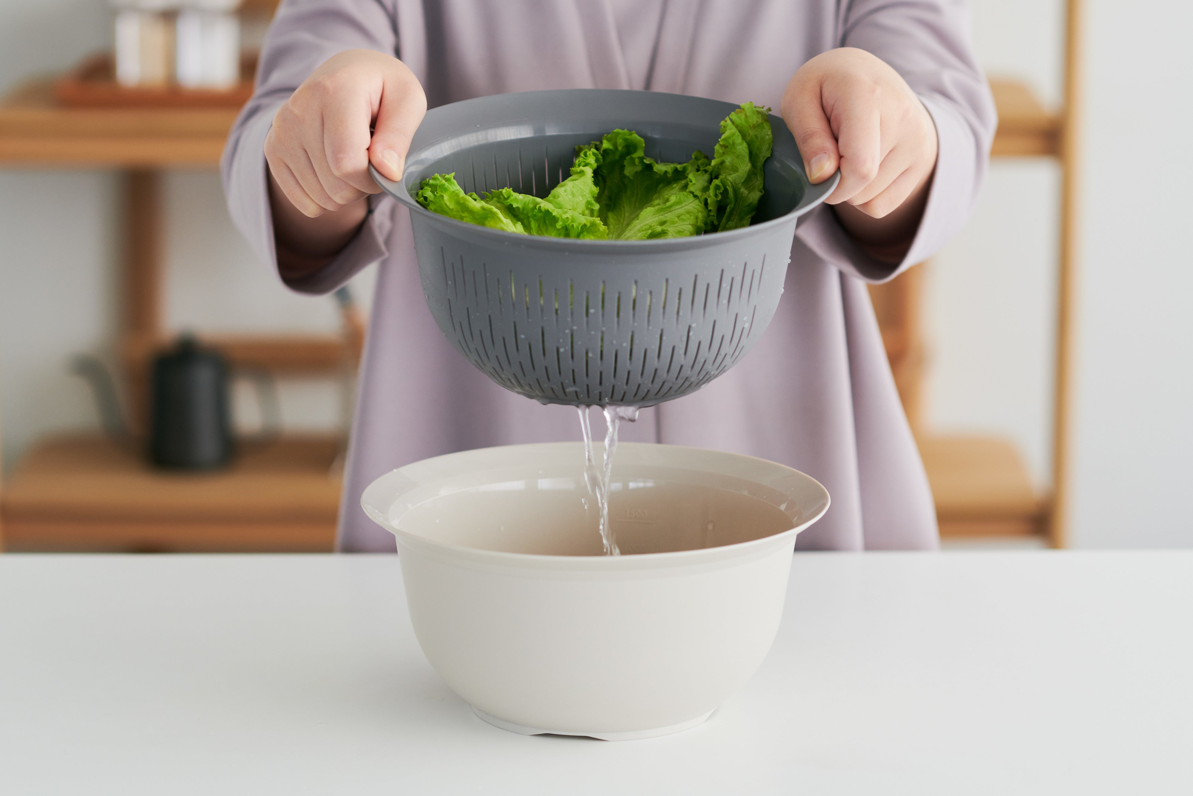 　　　　　　　　さっと水切りできる穴形状