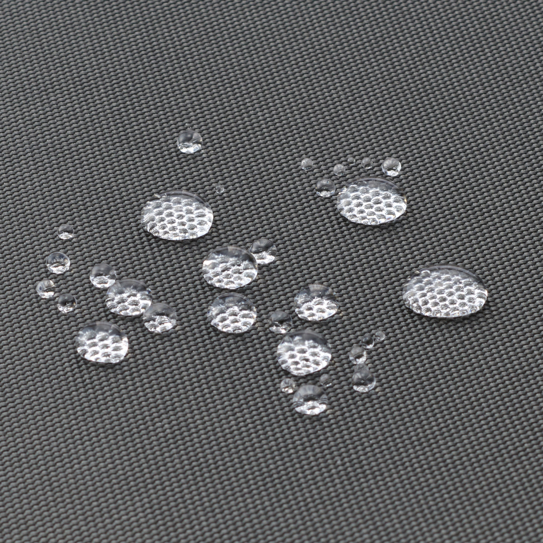 ⑤「丈夫で撥水性の高い素材」を使用