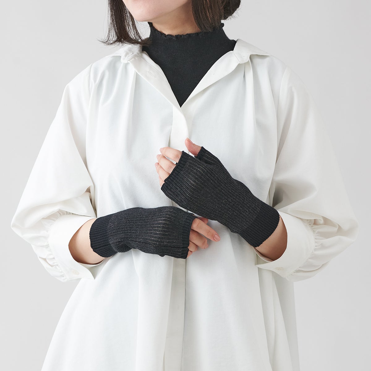 プレーティングリブ手首ウォーマーブラック