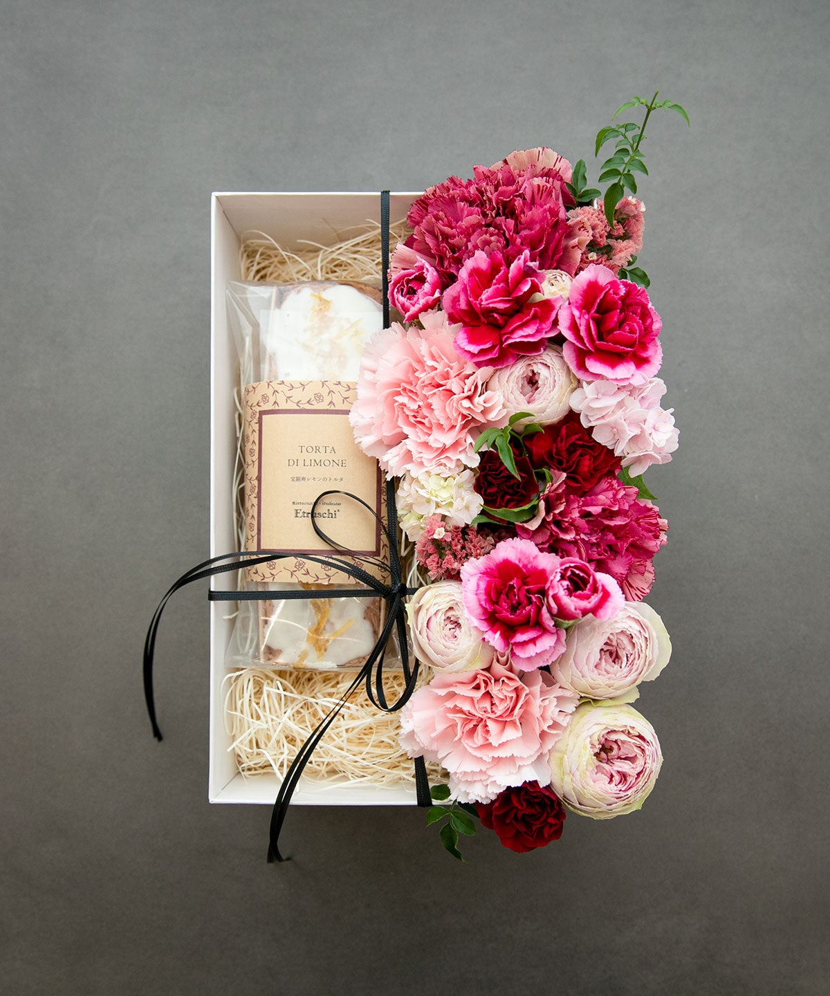 宝韶寿レモンのトルタとボックスフラワーアレンジメントのセット