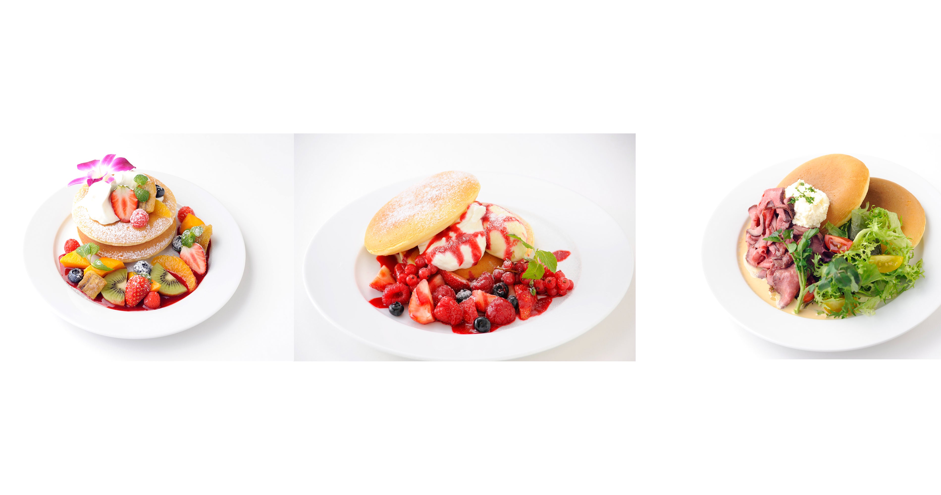 トロピカルパンケーキ（左）、苺・木いちご・ブルーベリーのパンケーキ（中）、ローストビーフとマッシュポテトのパンケーキ（右）