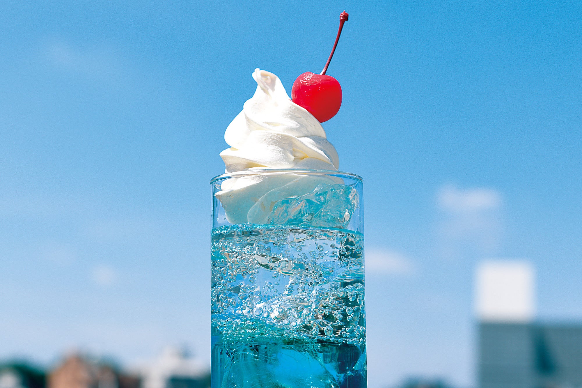 ソフトクリームソーダ（ラムネ風ソーダ）