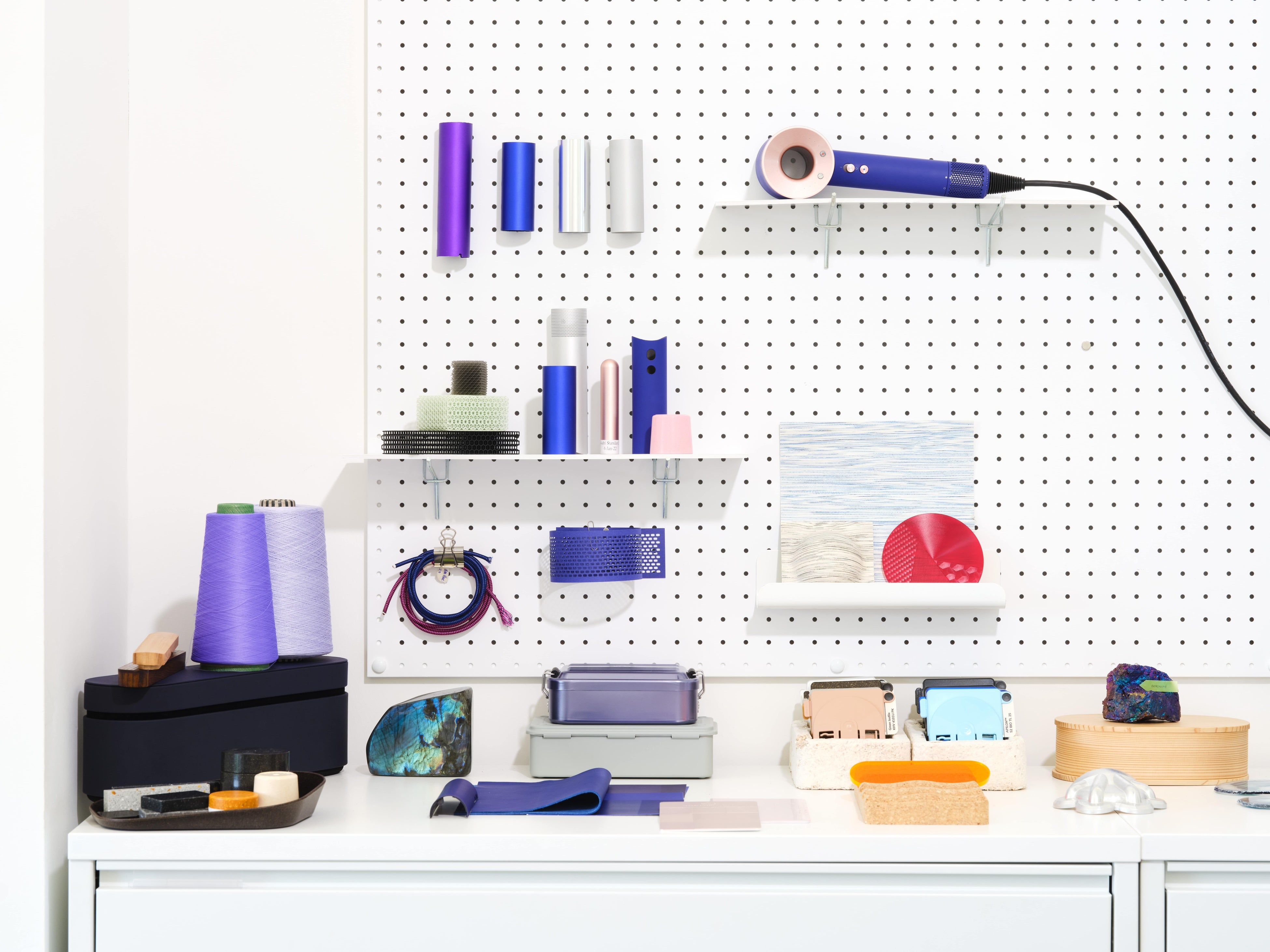 送料無料】ギフト ダイソン dyson カタログ 4つの中から1つ