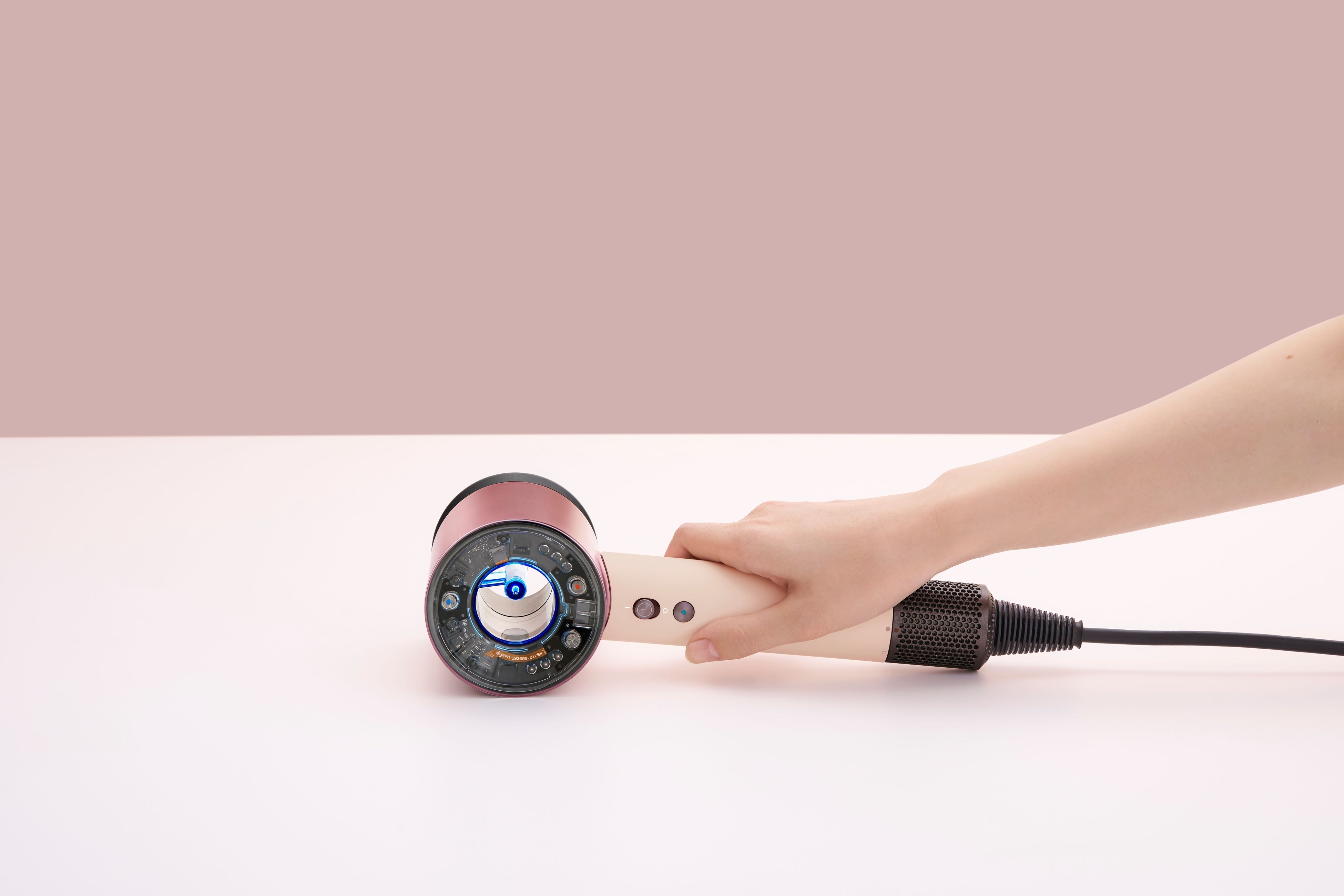 ダイソンビューティー 、健康な髪と頭皮のために開発された