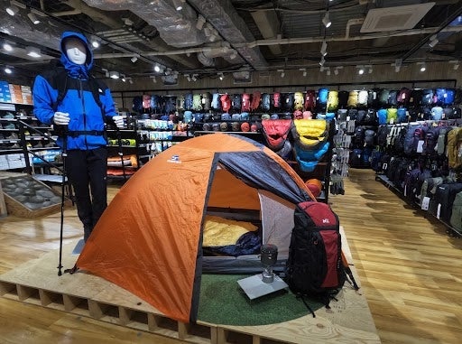 山にまつわる様々なアイテムを取り扱う専門店「Alpen Mountains