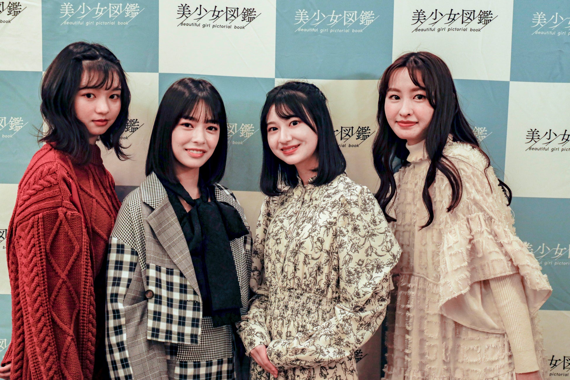 写真左より:倉嶋ひな、白石花恋、菅原夕亜、佐藤夕璃
