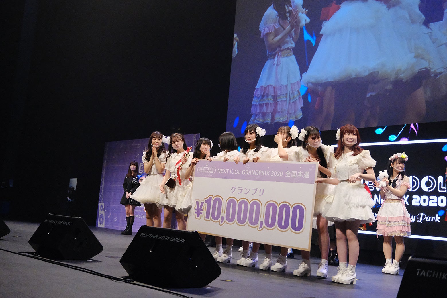 グランプリを受賞したPeel the Apple 