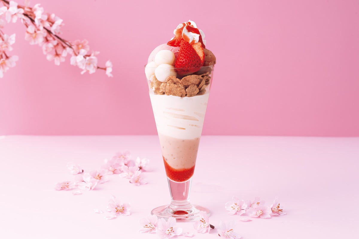 桜ストロベリーパフェ（¥1,250 税込）