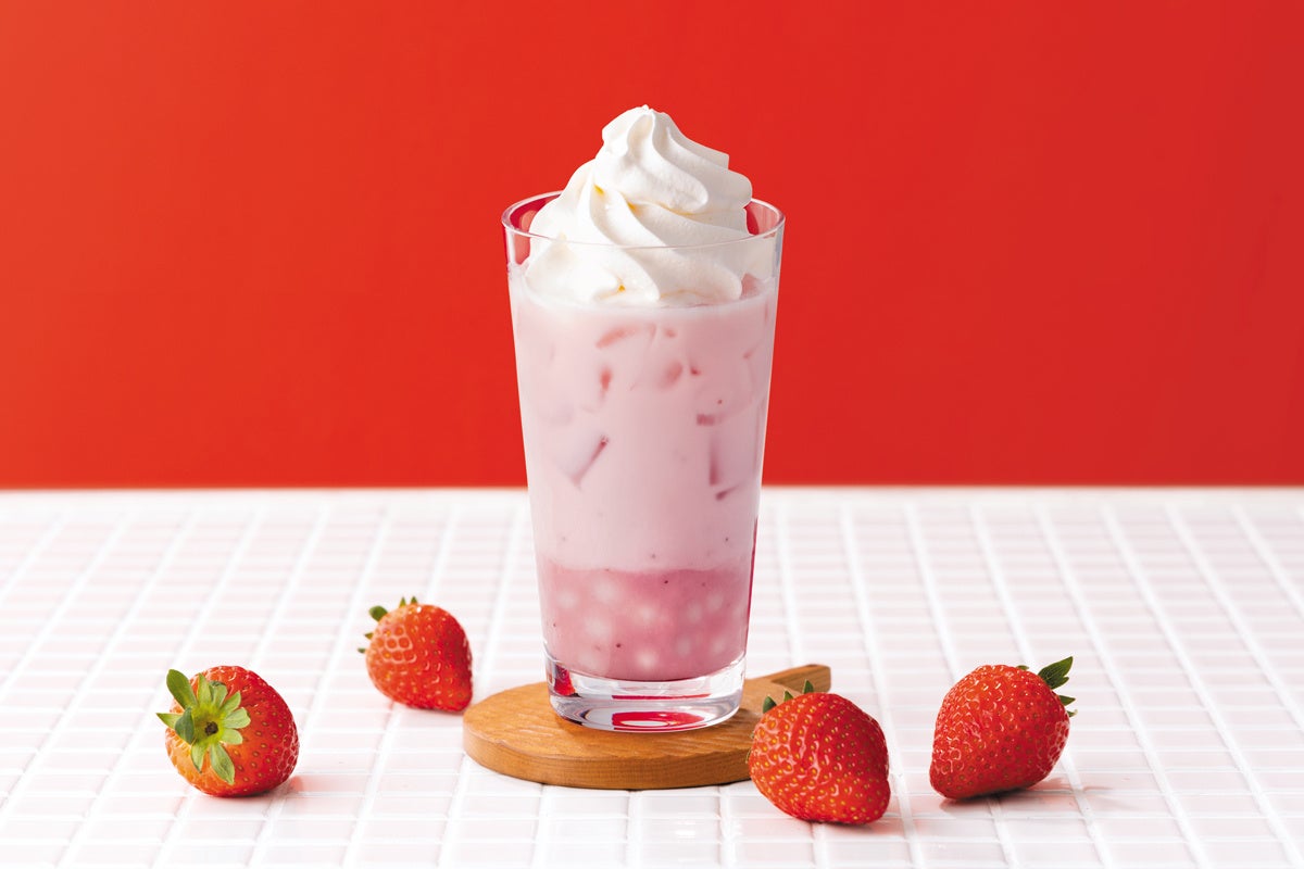 苺あん粒白玉ラテ（M¥720・ L¥820 税込）