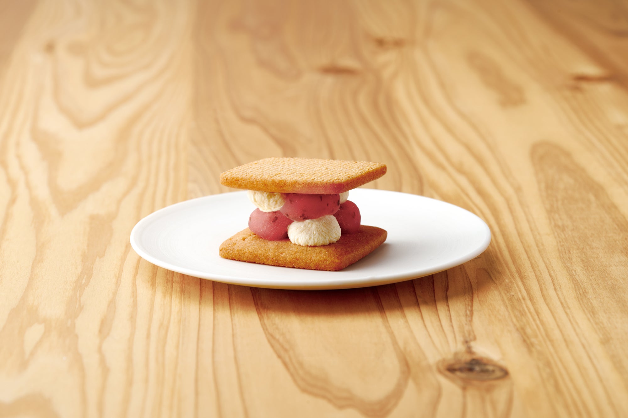 桜あんバターサンド　296円（期間限定）