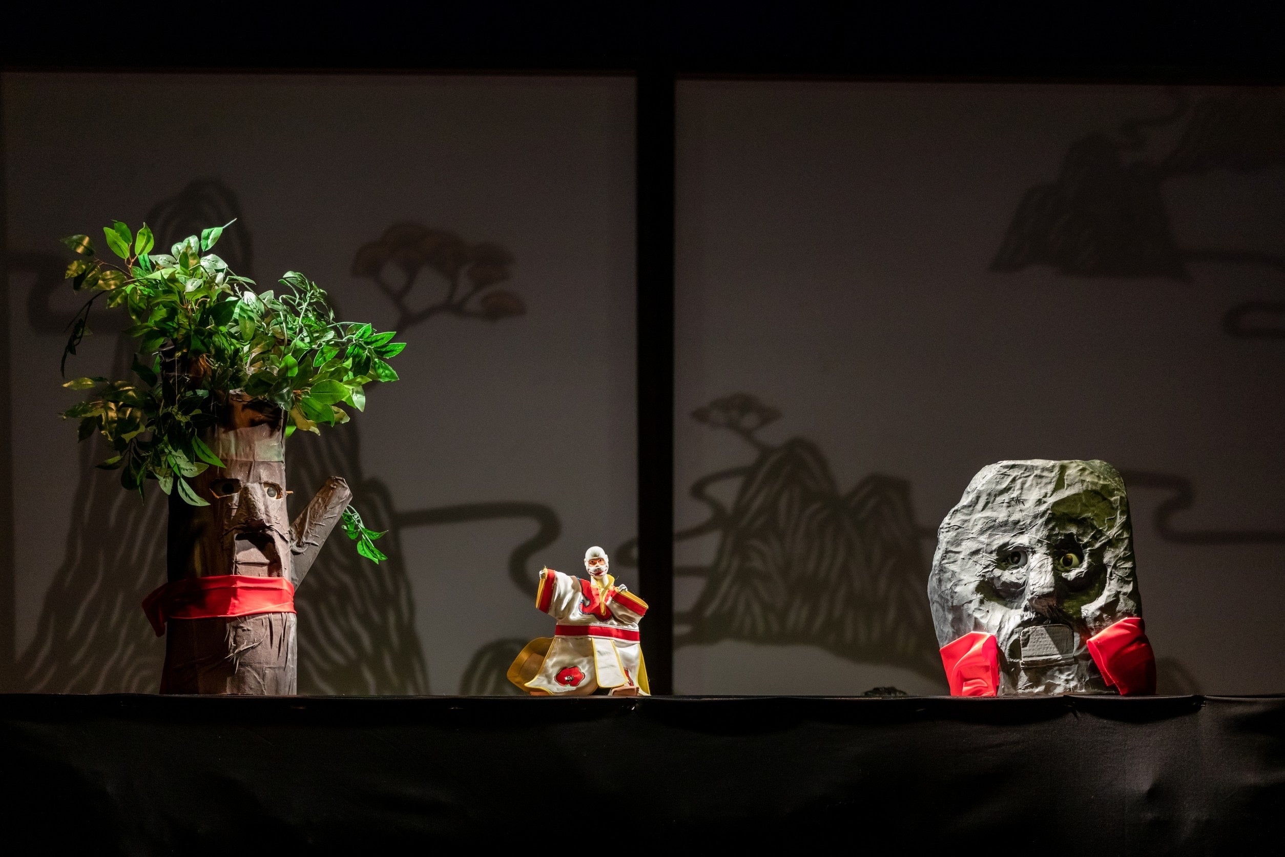 『神の威を借るウソつき灯猴』映像