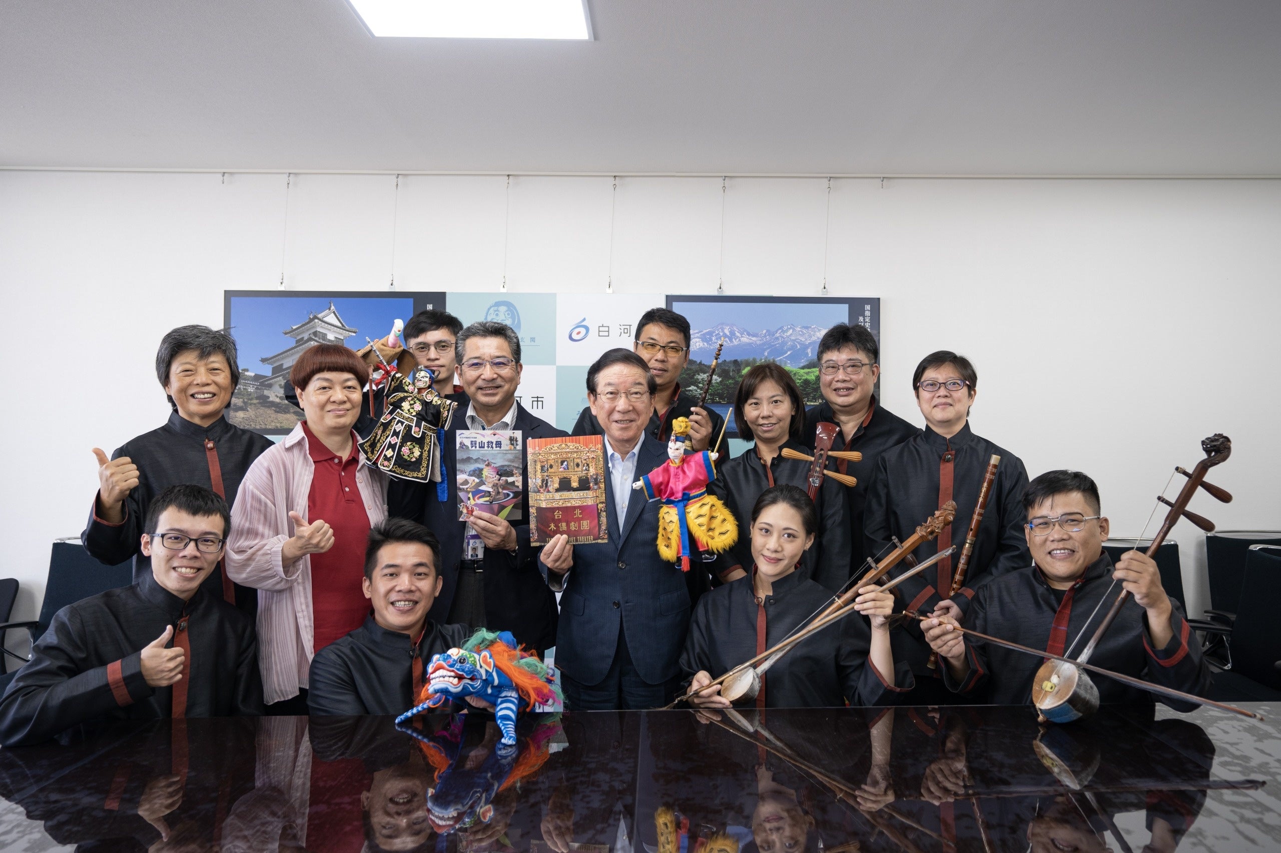 台北木偶劇団が白河市市長鈴木和夫を表敬訪問