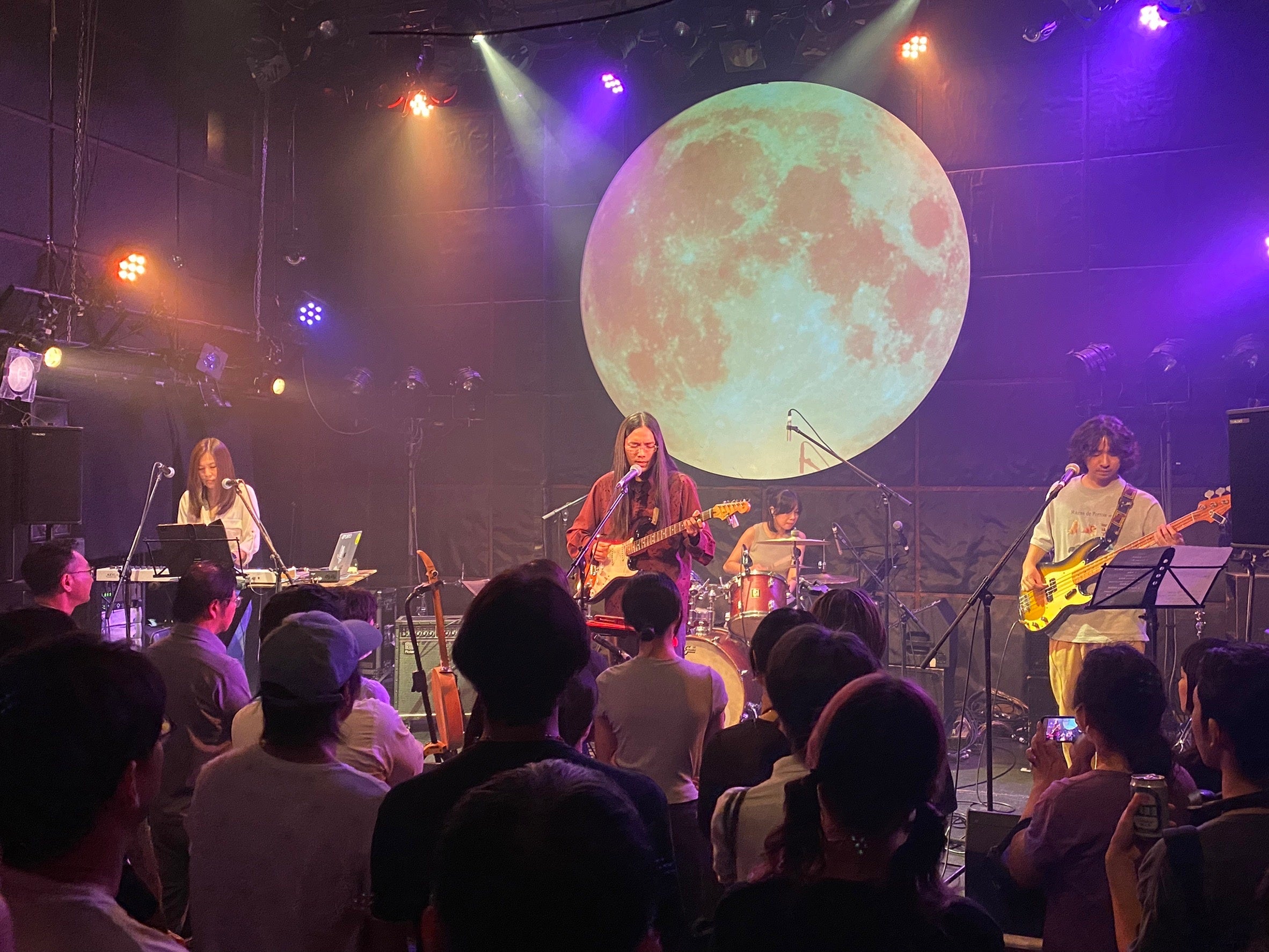 東京公演の「百合花」、2022年金曲賞最優秀台湾語アルバム賞受賞バンド