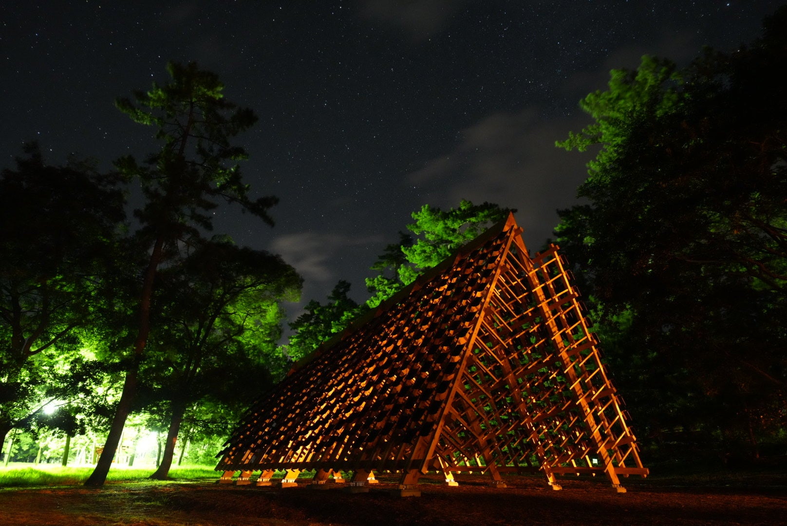 星空の下のラグジュアリー・ロジコ（豪華朗機工）作品『家のささやき（Home Whispering）』