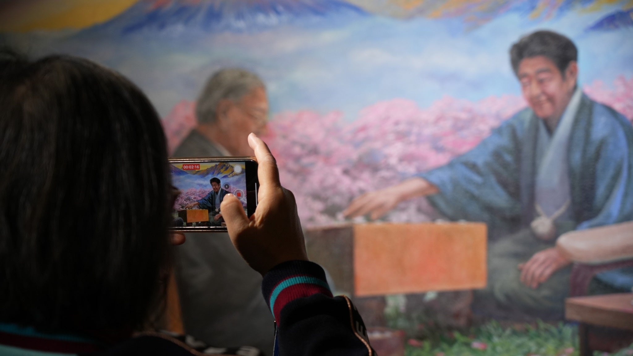 李登輝元総統と安倍元首相が囲碁を打つ絵