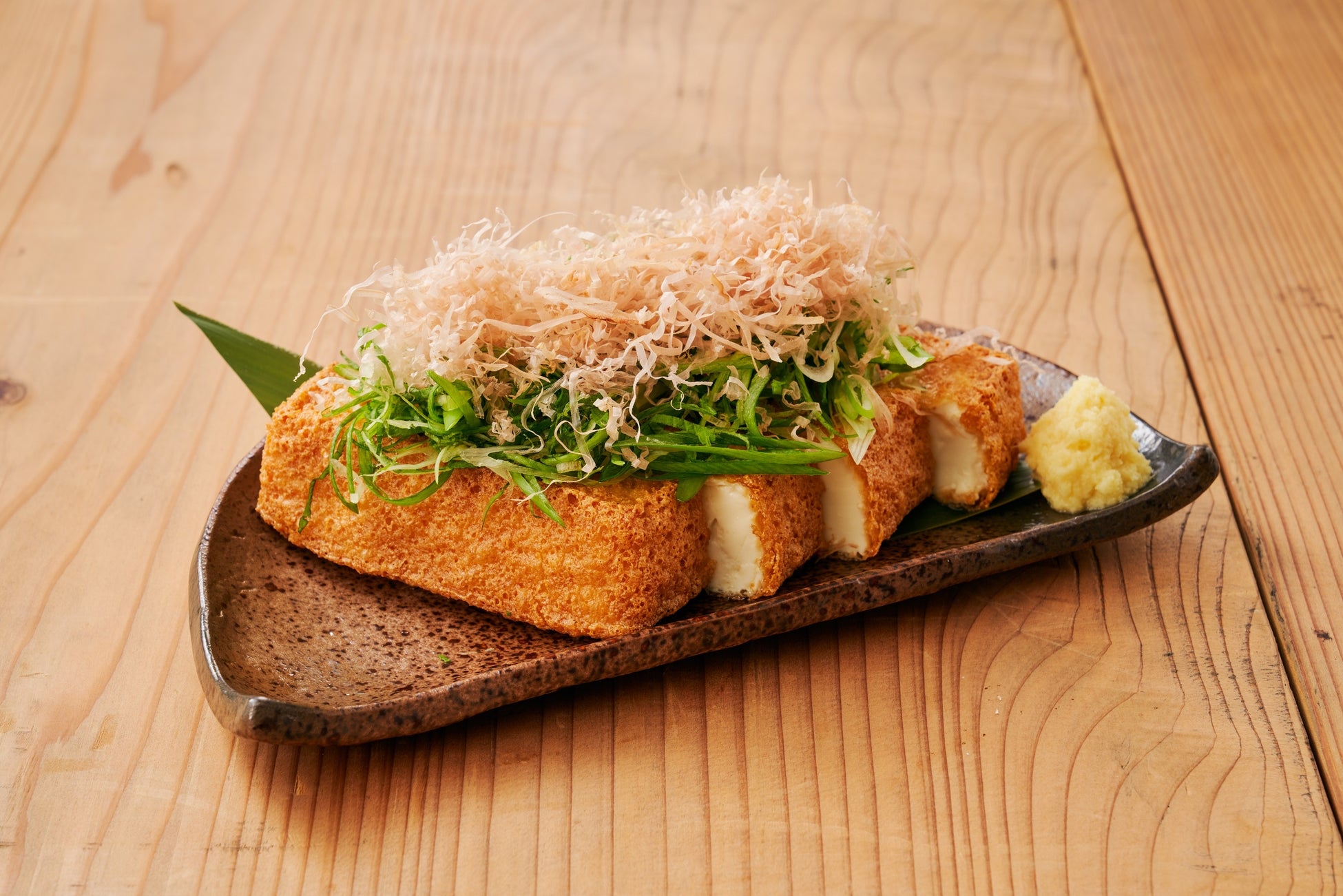 【かまどか】揚げたて!自家製厚揚げ豆腐 550円(税込605円)