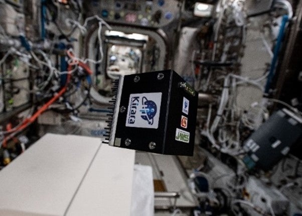 ©NASA ESA（ISS内を浮遊するKirara）