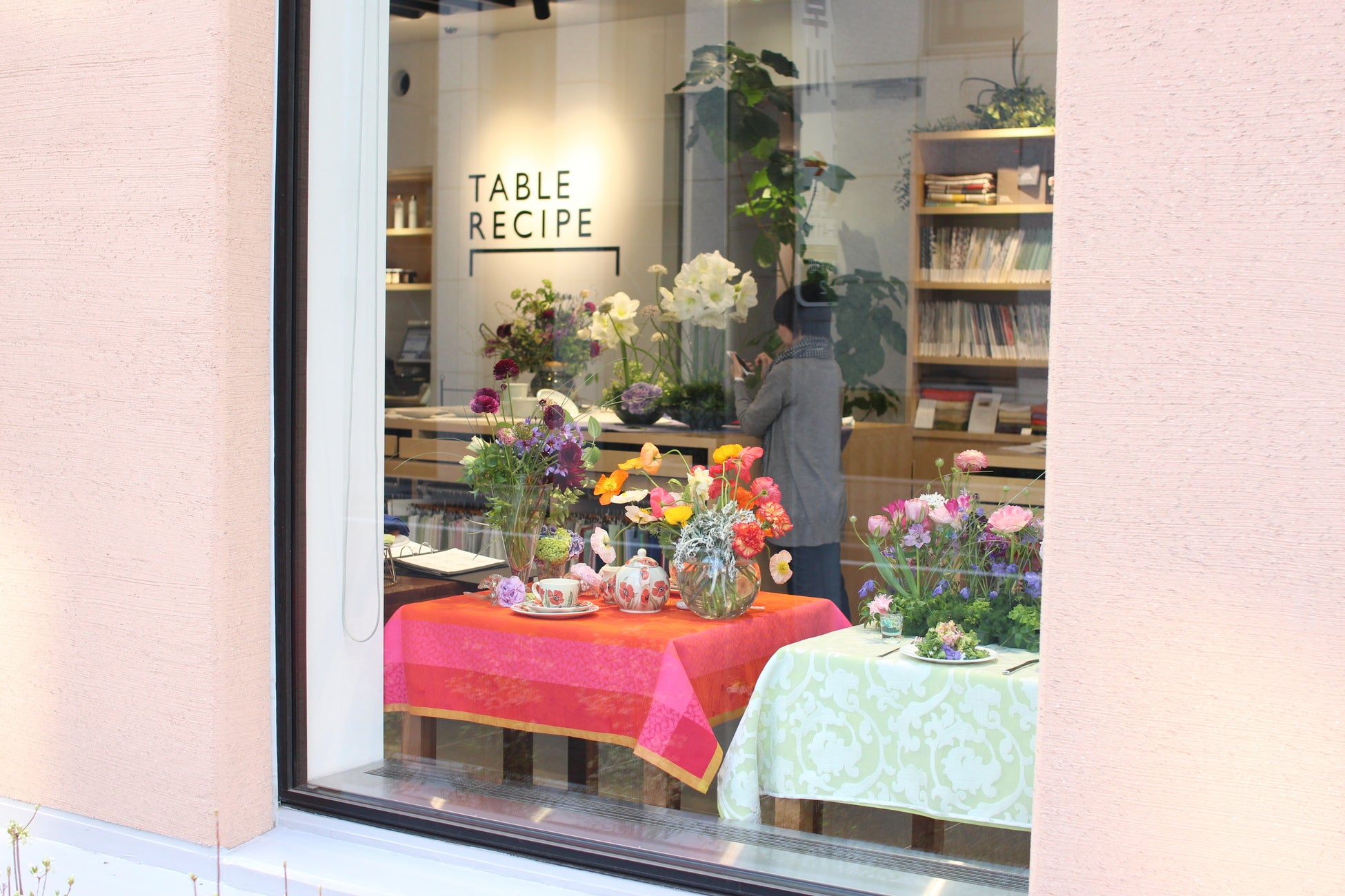 初夏にぴったりの空間をテーブルファブリックで演出フラワーアレンジメント教室とコラボレーション展覧会 6月9日 木 6月11日 土 日本橋人形町で開催 ブルーミング中西株式会社のプレスリリース 初夏にぴったりの空間をテーブルファブリックで演出フラワーアレンジメント教室とコラボレーション展覧会 6月9日 木 6月11日 土 日本橋人形町で開催 ブルーミング中西株式会社のプレスリリース