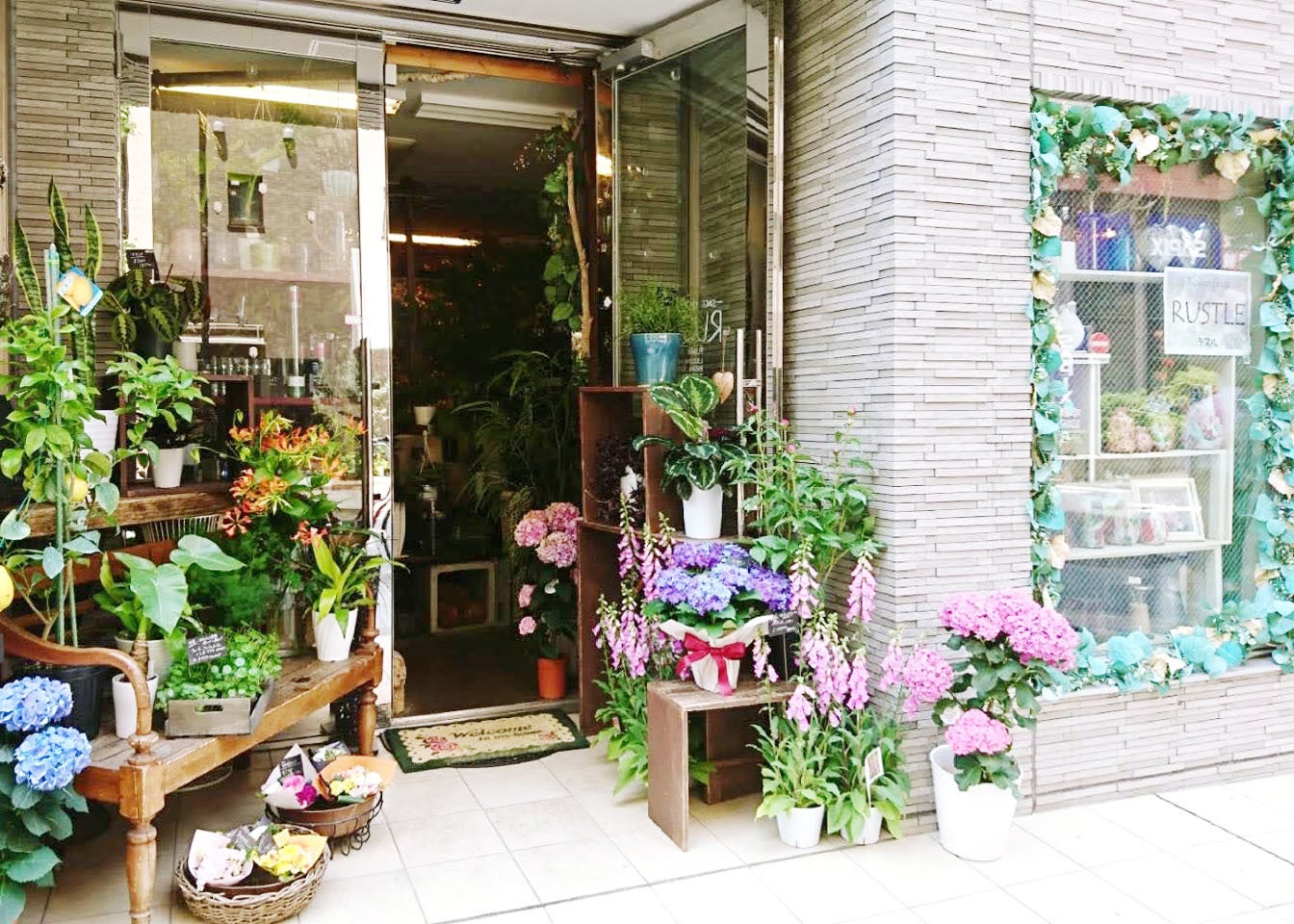 初夏にぴったりの空間をテーブルファブリックで演出フラワーアレンジメント教室とコラボレーション展覧会 6月9日 木 6月11日 土 日本橋人形町で開催 ブルーミング中西株式会社のプレスリリース 初夏にぴったりの空間をテーブルファブリックで演出フラワーアレンジメント教室とコラボレーション展覧会 6月9日 木 6月11日 土 日本橋人形町で開催 ブルーミング中西株式会社のプレスリリース