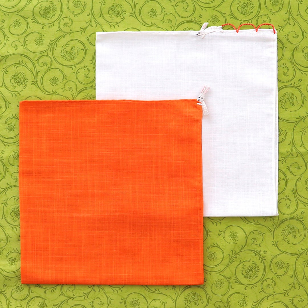 左）にんじんウサギ　右）ぴょんぴょんウサギ