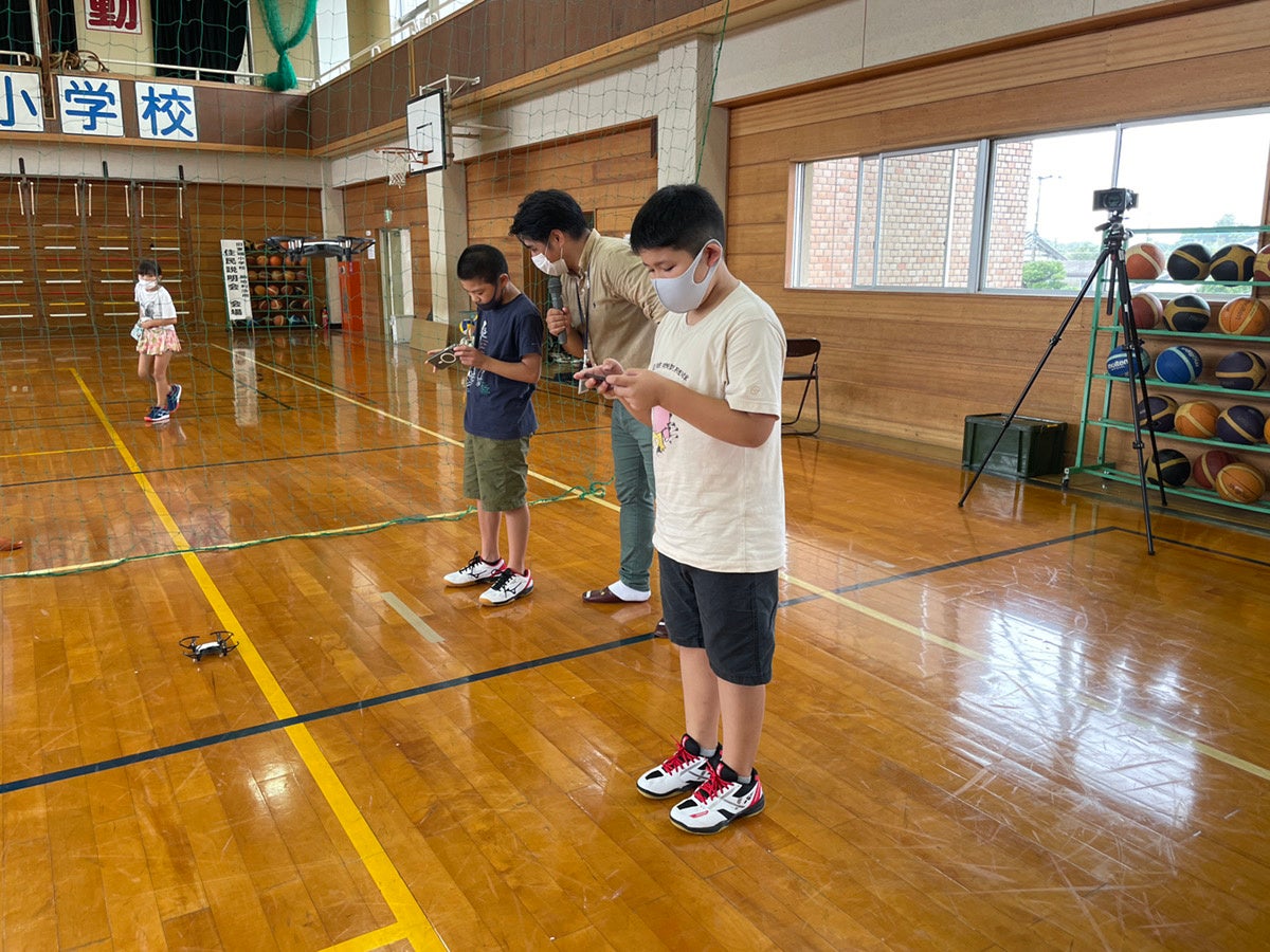 安全に配慮しながらドローンを楽しんで飛ばしました