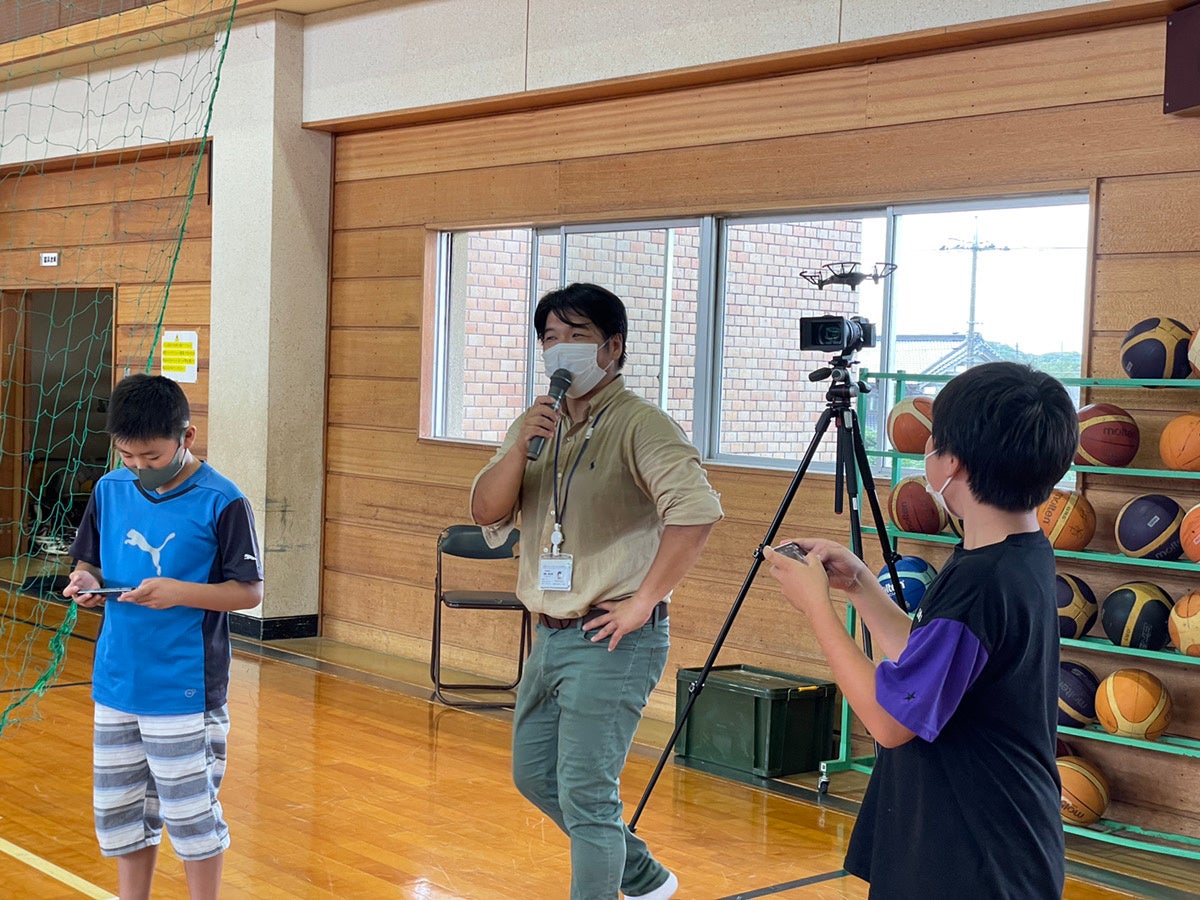 小型ドローンを飛ばして体験してもらいました