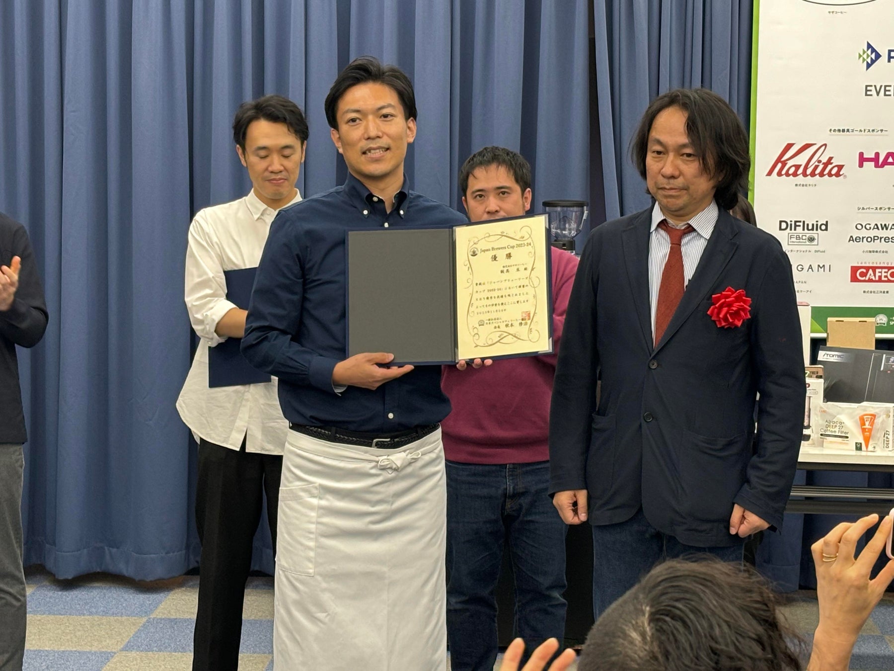 飯髙亘選手がブリュワーズカップで優勝し、日本一のコーヒーを抽出! 飯髙亘選手がブリュワーズカップで優勝し、日本一のコーヒーを抽出!