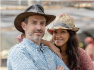 左：アダム・オバートン氏　右：