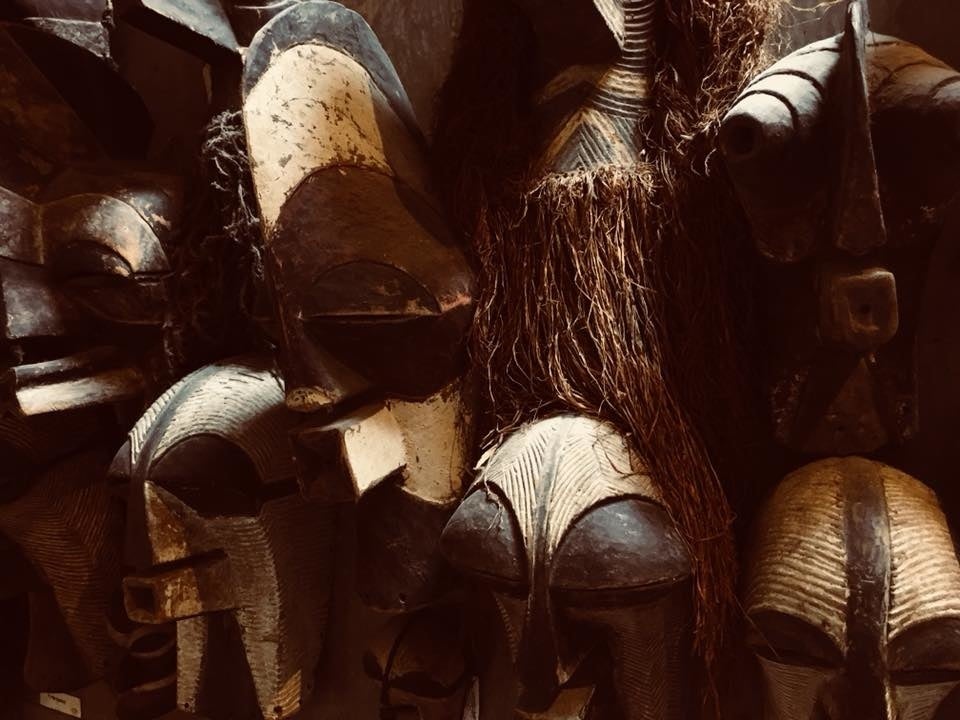 サザ コーヒー本店にもコーヒー豆を買付けのたびに増え続けたアフリカの仮面のコレクションが大量にある。