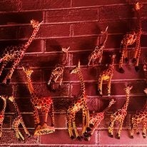 アフリカのイメージを感じさあせるサザコーヒーエキュート新橋SL店は、3月24日オープンしたばかりだ。