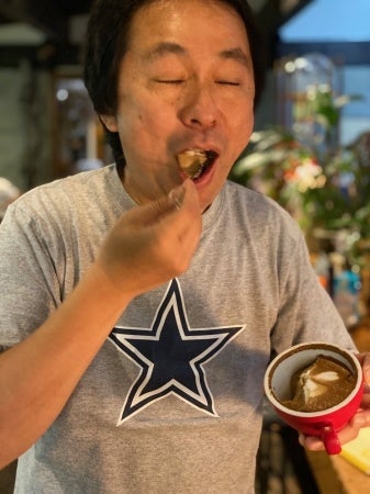 前回の大会で審査を行うサザコーヒー社長 鈴木太郎