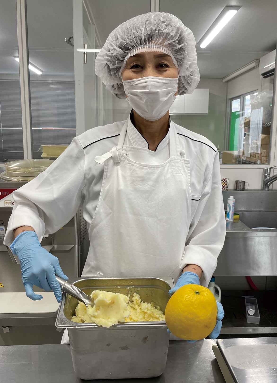 ジェラートの開発・製造を行う菓子製造課 吉成百合子