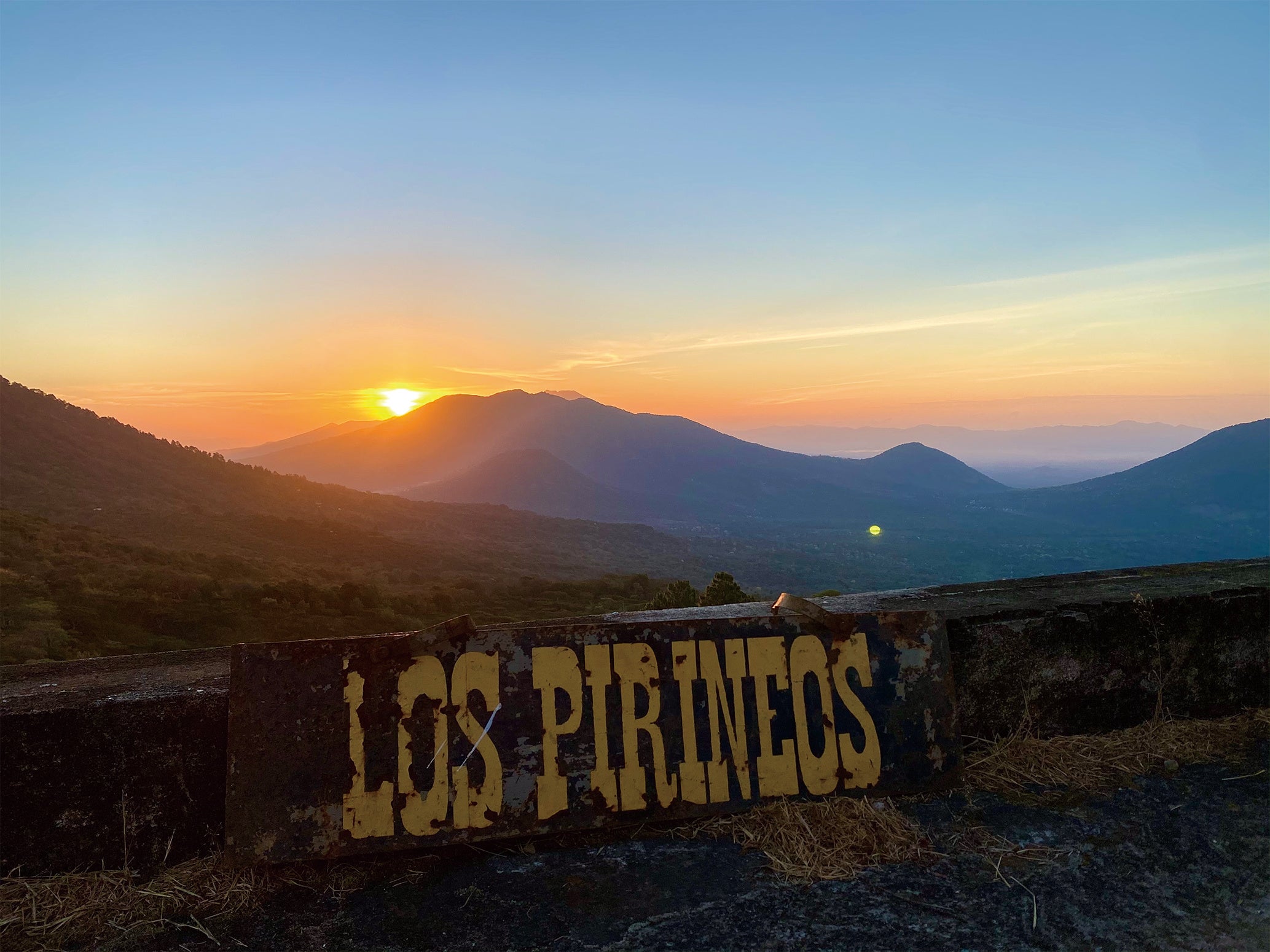 テカパ・チナメカ山脈に位置するロスピリネオス農園