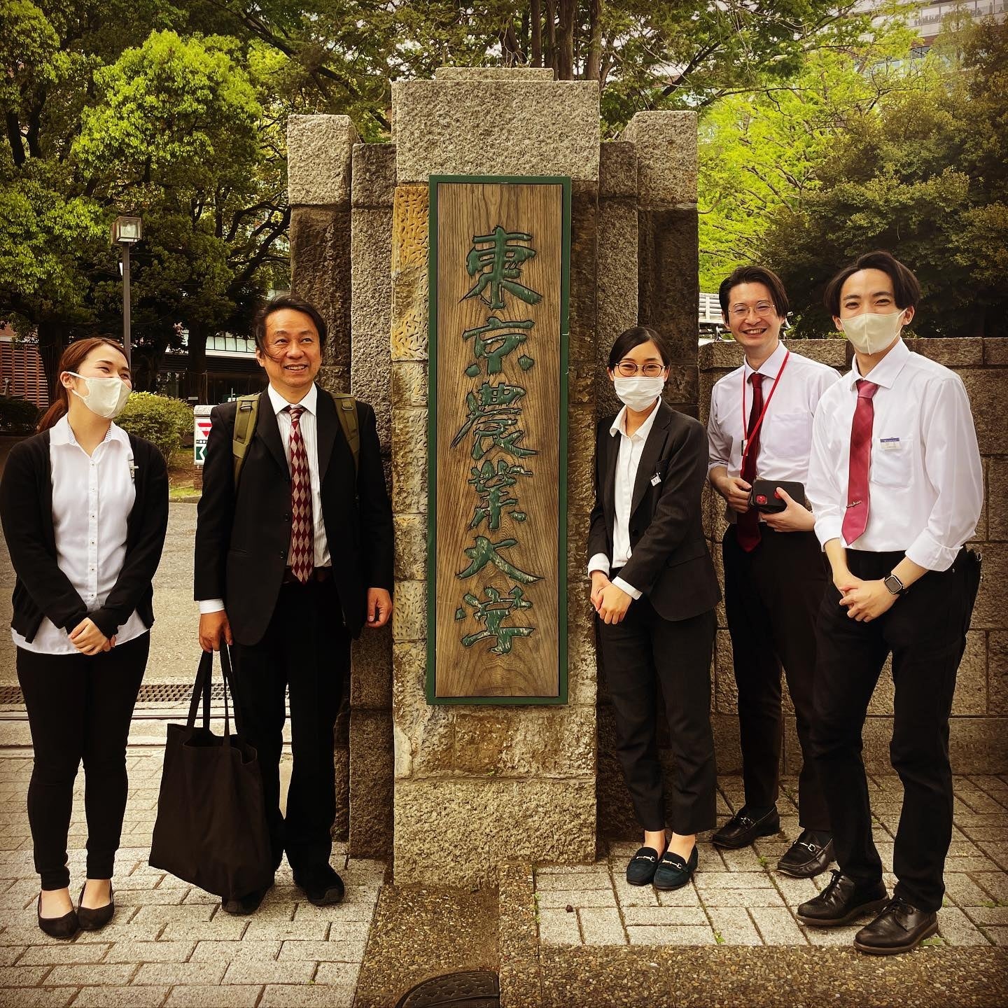 サザコーヒー東京農大店のオープンメンバーと鈴木太郎