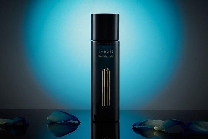 美の化身 Mattによるトータルビューティーブランド Emrose エムロゼ からブルーアズレン 弱酸性化粧水 ブルーリリーフトナー が登場 株式会社ダイヤコーポレーション のプレスリリース 美の化身 Mattによるトータルビューティーブランド Emrose エムロゼ からブルーアズレン 弱酸性化粧水 ブルーリリーフトナー が登場 株式会社ダイヤコーポレーション のプレスリリース