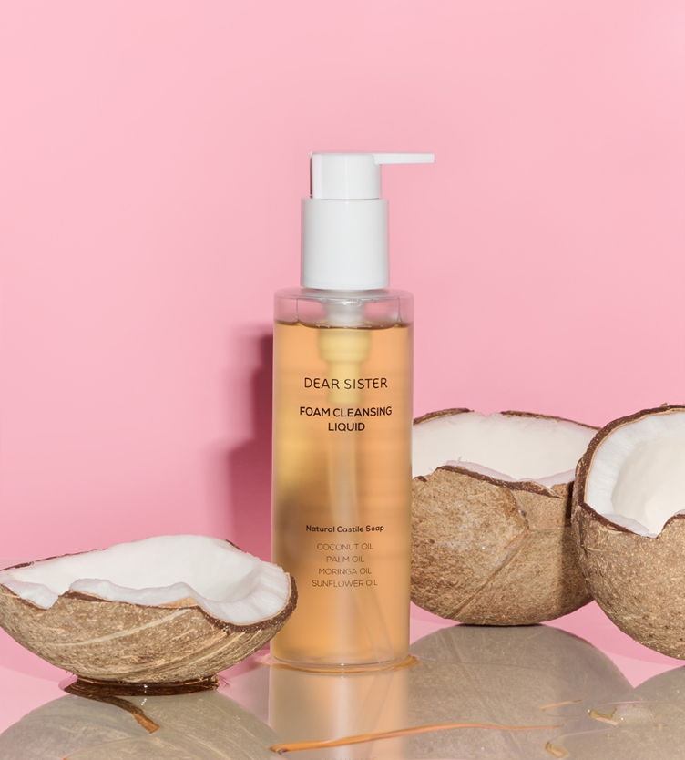 モデル小室安未がクリエイティブディレクターを務める敏感肌専門