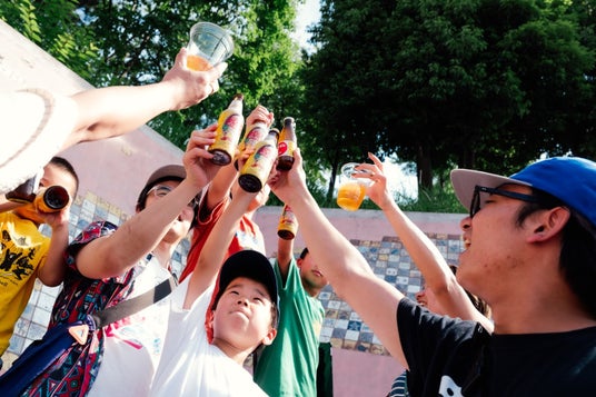 子どもも大人も多世代で乾杯!狭山市駅前が幻想的な空間に。 子どもも大人も多世代で乾杯!狭山市駅前が幻想的な空間に。