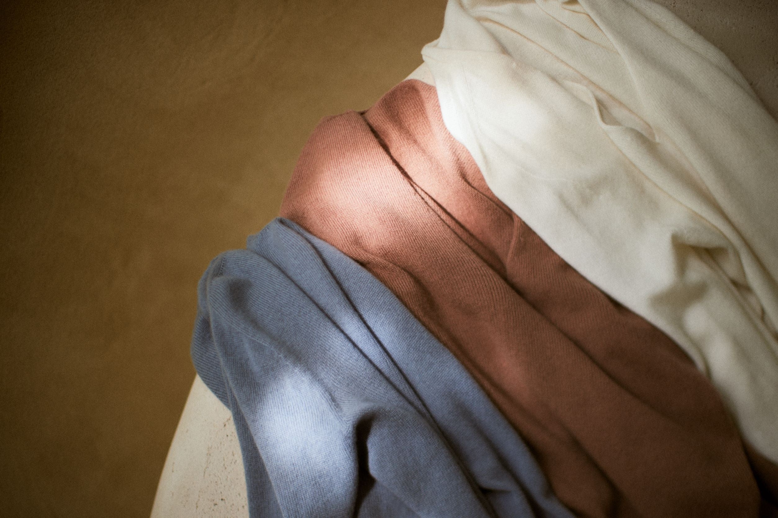 【大草直子さんコラボ】ブルーグレー、モーヴピンク、ホワイトの3色展開。