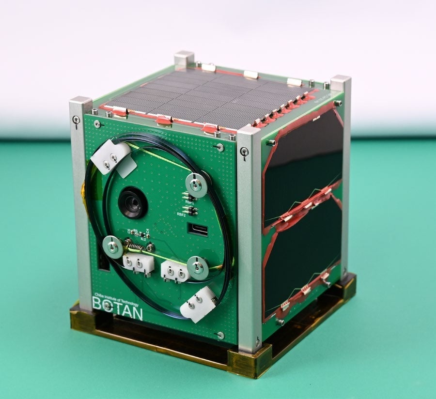 学生製造の超小型衛星4号機「BOTAN」が初期ミッションを運用初日に達成