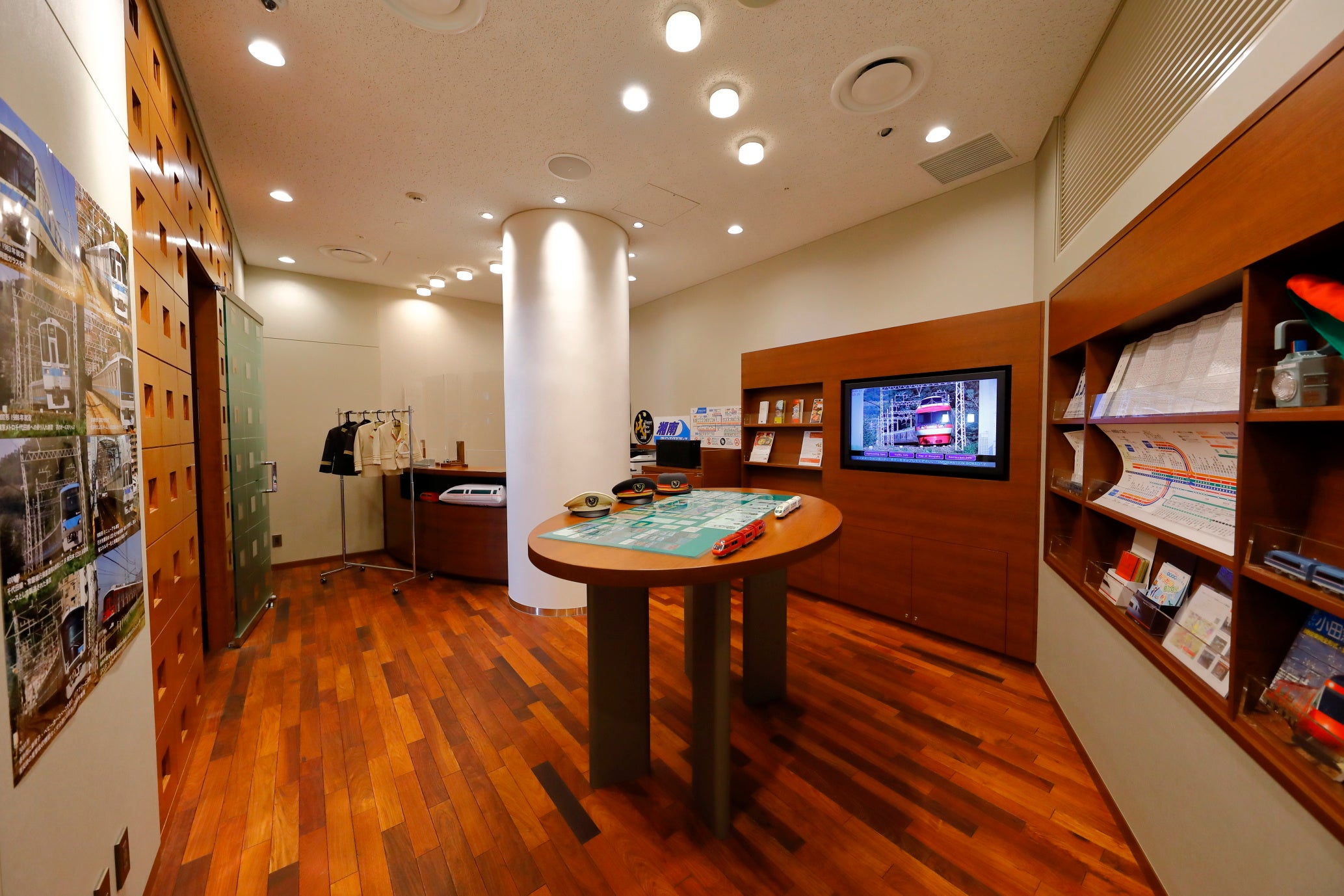 コンシェルジュデスク