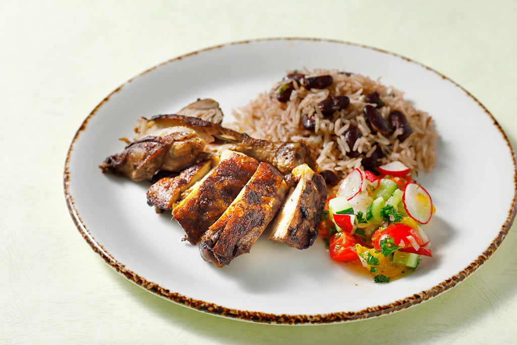 ジャークチキン 神奈川県葉山産スコッチボネットの香り ライス アンド ピーズとともに