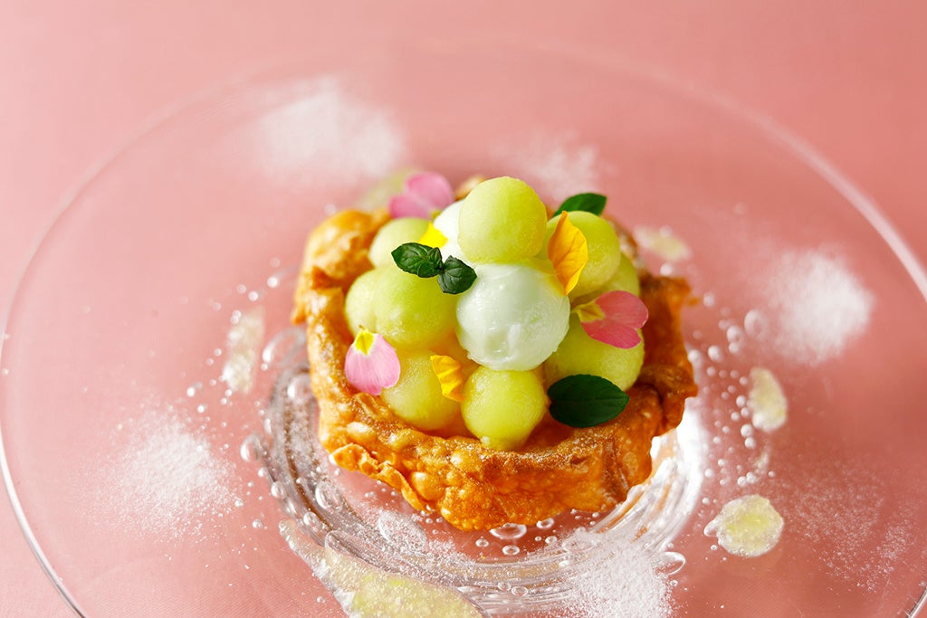 新緑 ～フレッシュメロンとミントのソルベ パイ生地のパニエ仕立て～