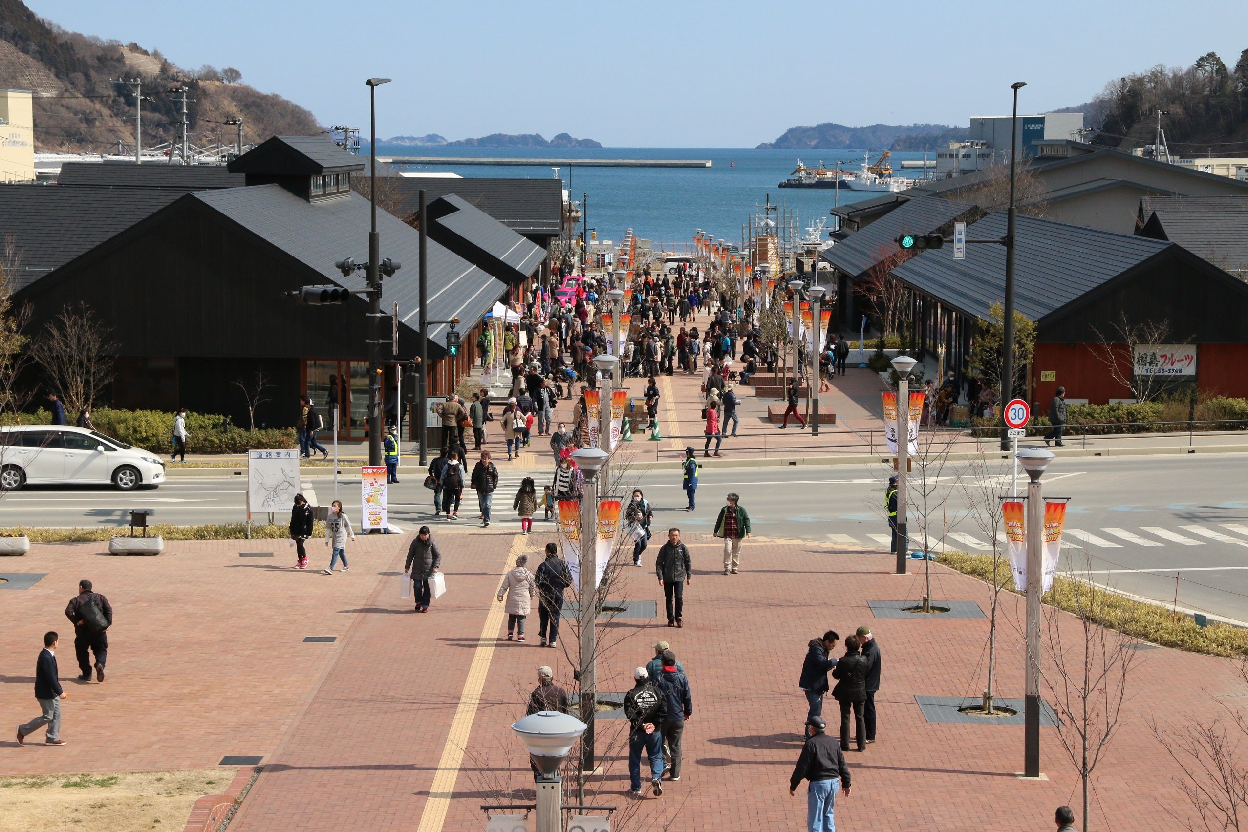 女川駅から海へと続く「シーパルピア女川」