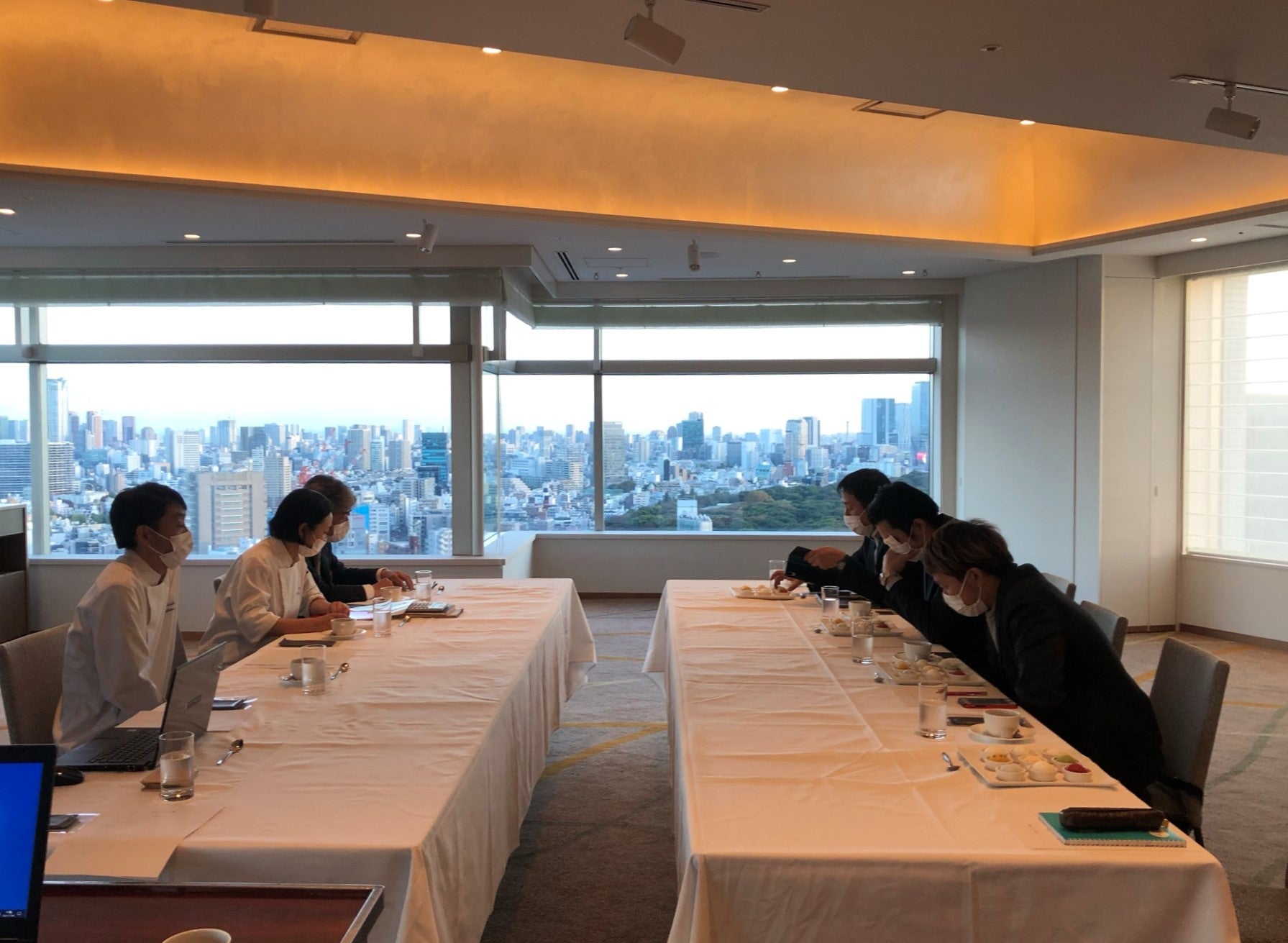 ホテルでの試食の様子