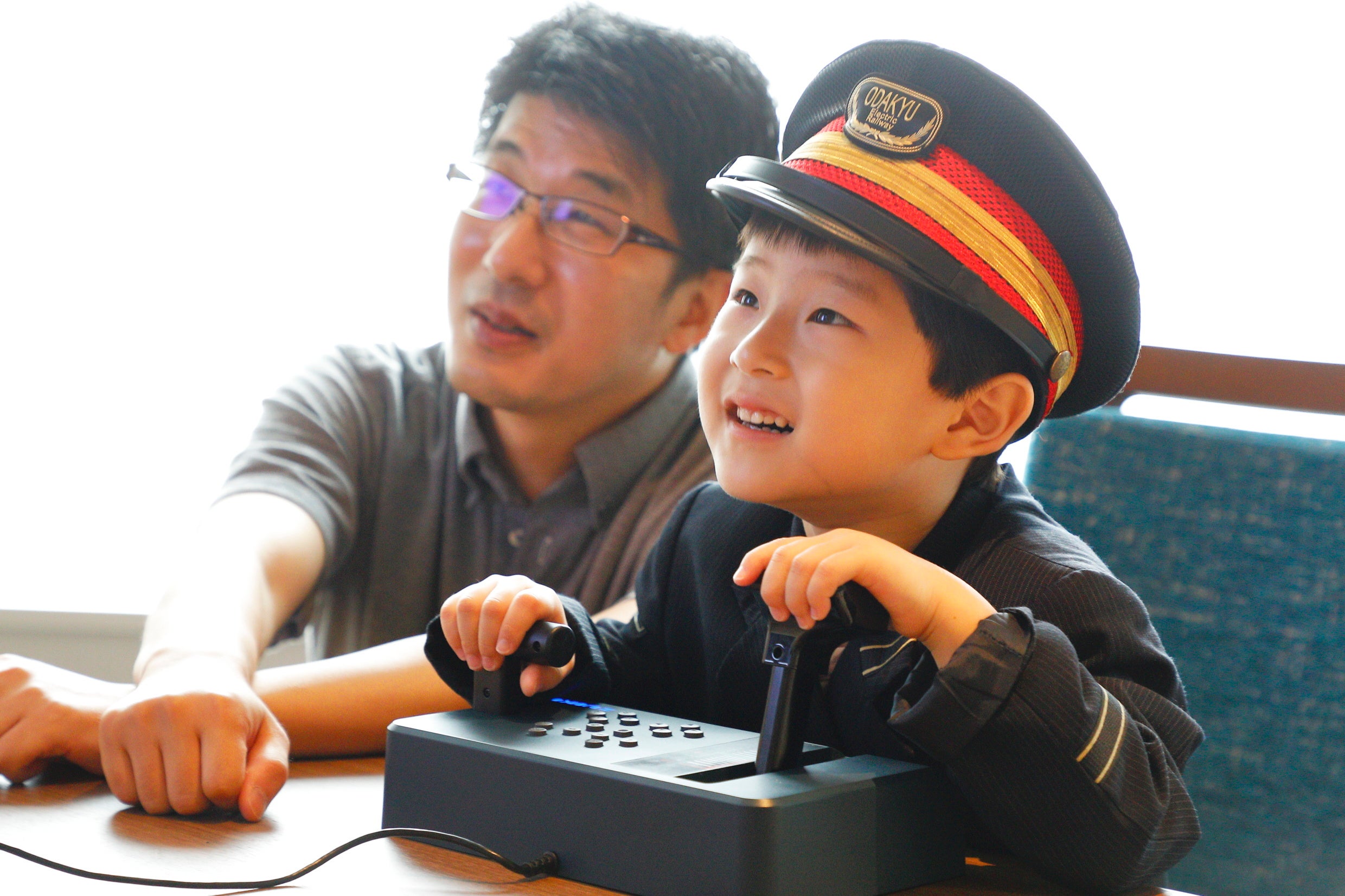 お子様でも簡単に操作可能な “小田急かんたんシミュレーターLite専用” 株式会社瑞起のワンハンドルコントローラー