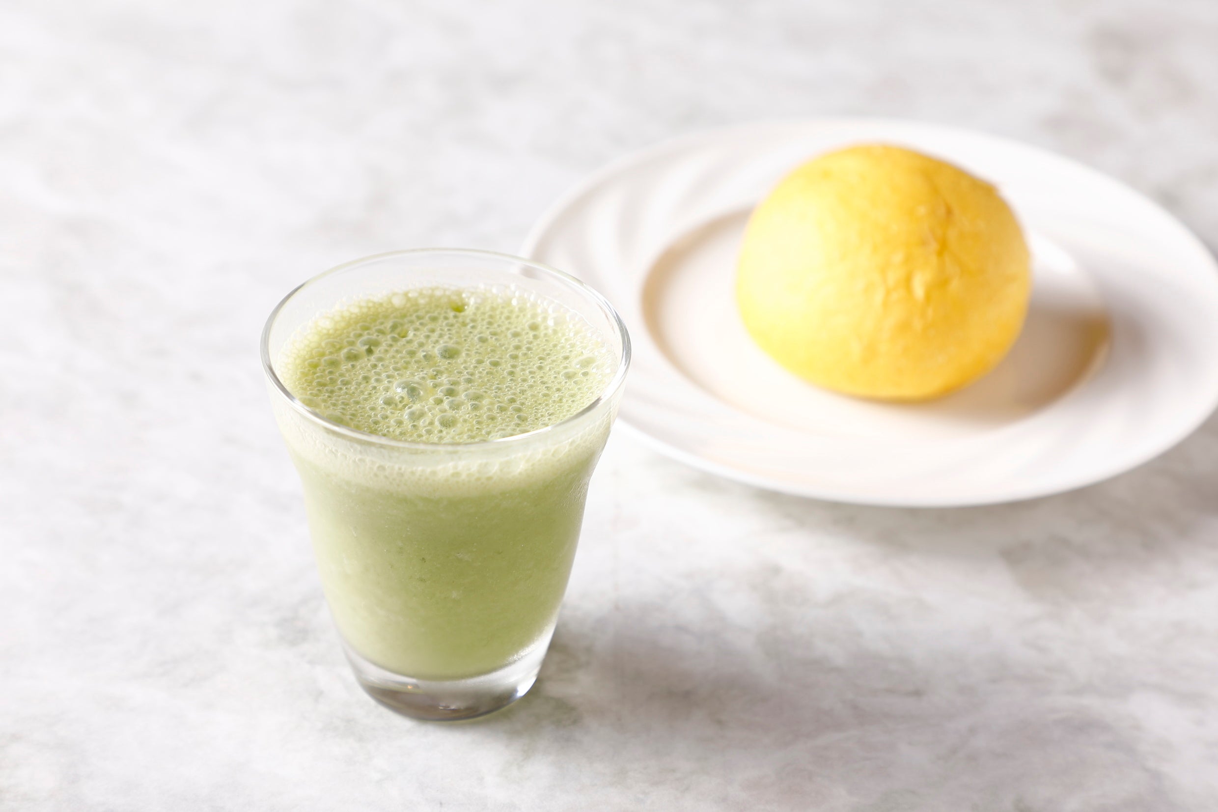 フリルレタスのスムージーと野菜のブレッド