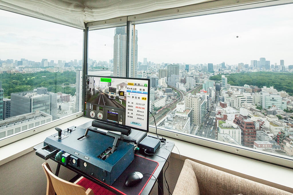 まるごと小田急プレミアムトレインルーム「鉄道運転シミュレータープラン」-特急ロマンスカー・EXE(30000形)で実際に使用されていたマスコンハンドルで本格的な運転体験