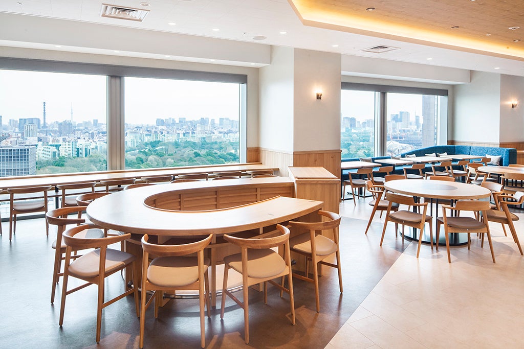 ランチタイムはすがすがしい陽光を