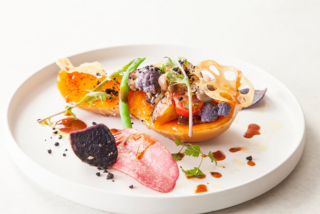 メイン： 料理長が厳選する秋野菜のメインプレート～野菜のおいしさを最大限に引き出す調理法で～