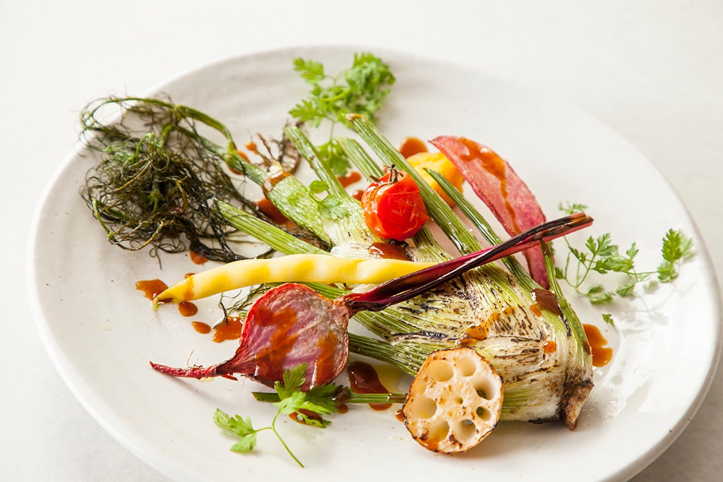 メイン：： 料理長が厳選する秋野菜のメインプレート～野菜のおいしさを最大限に引き出す調理法で～